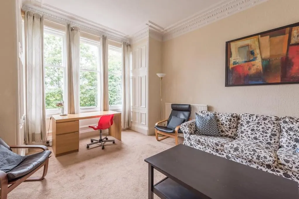 Beautiful 2 Bed 2 Bath Flat Overlooking Meadows Park Edynburg Apartament