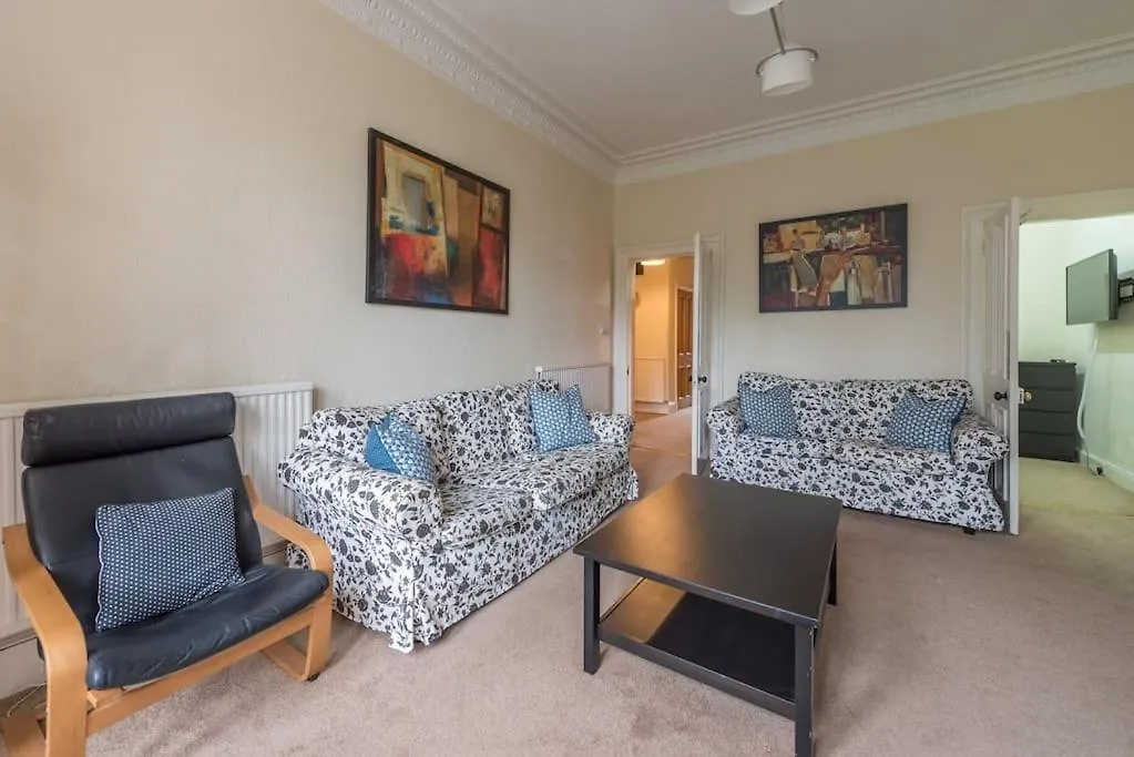 Beautiful 2 Bed 2 Bath Flat Overlooking Meadows Park Edynburg Apartament