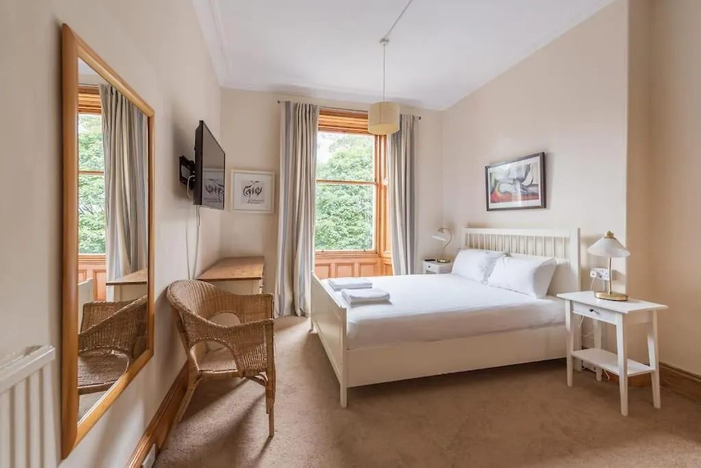 Beautiful 2 Bed 2 Bath Flat Overlooking Meadows Park Edynburg Apartament