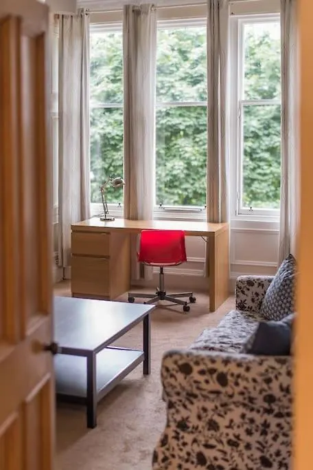 Beautiful 2 Bed 2 Bath Flat Overlooking Meadows Park Edynburg