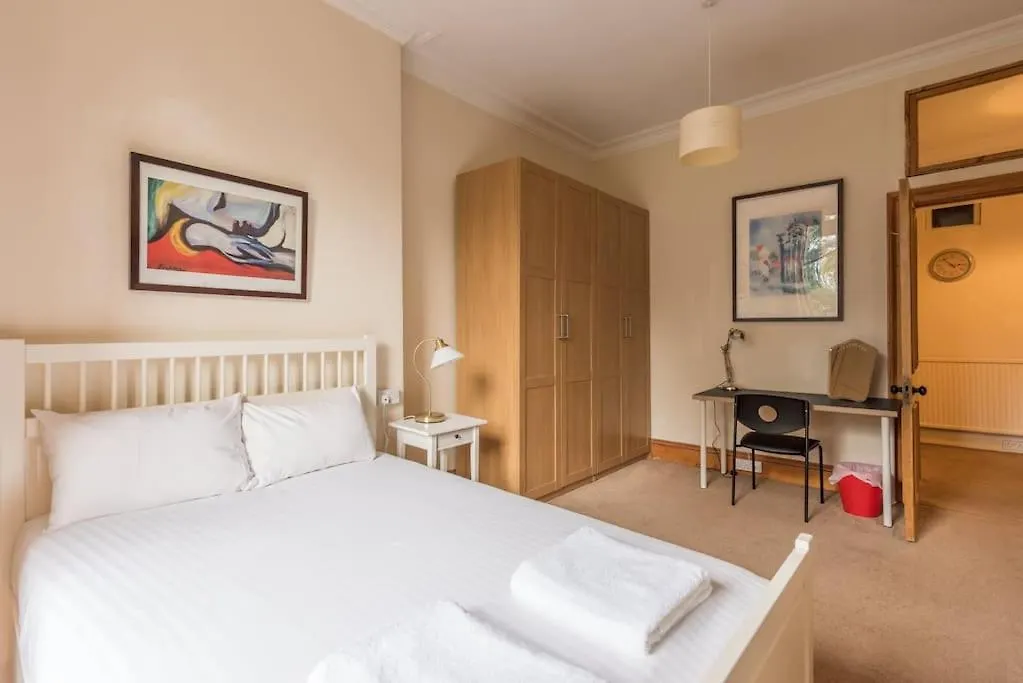 Beautiful 2 Bed 2 Bath Flat Overlooking Meadows Park Edynburg Wielka Brytania