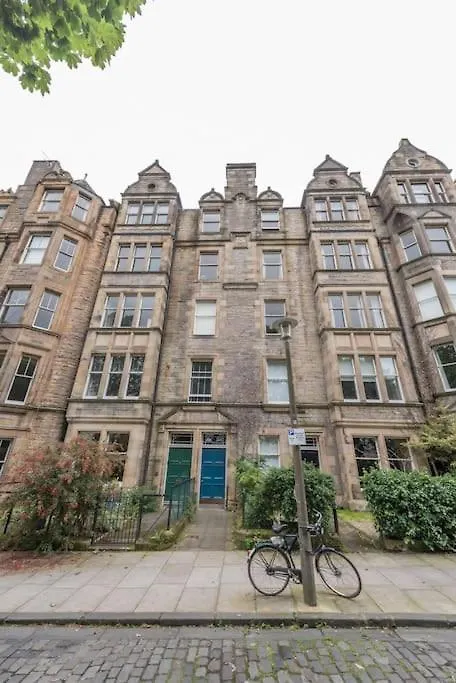 Beautiful 2 Bed 2 Bath Flat Overlooking Meadows Park Edynburg Apartament