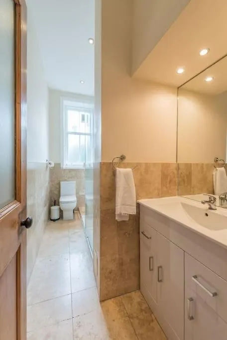 Beautiful 2 Bed 2 Bath Flat Overlooking Meadows Park Edynburg Apartament