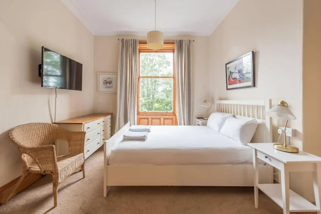 Beautiful 2 Bed 2 Bath Flat Overlooking Meadows Park Edynburg Wielka Brytania