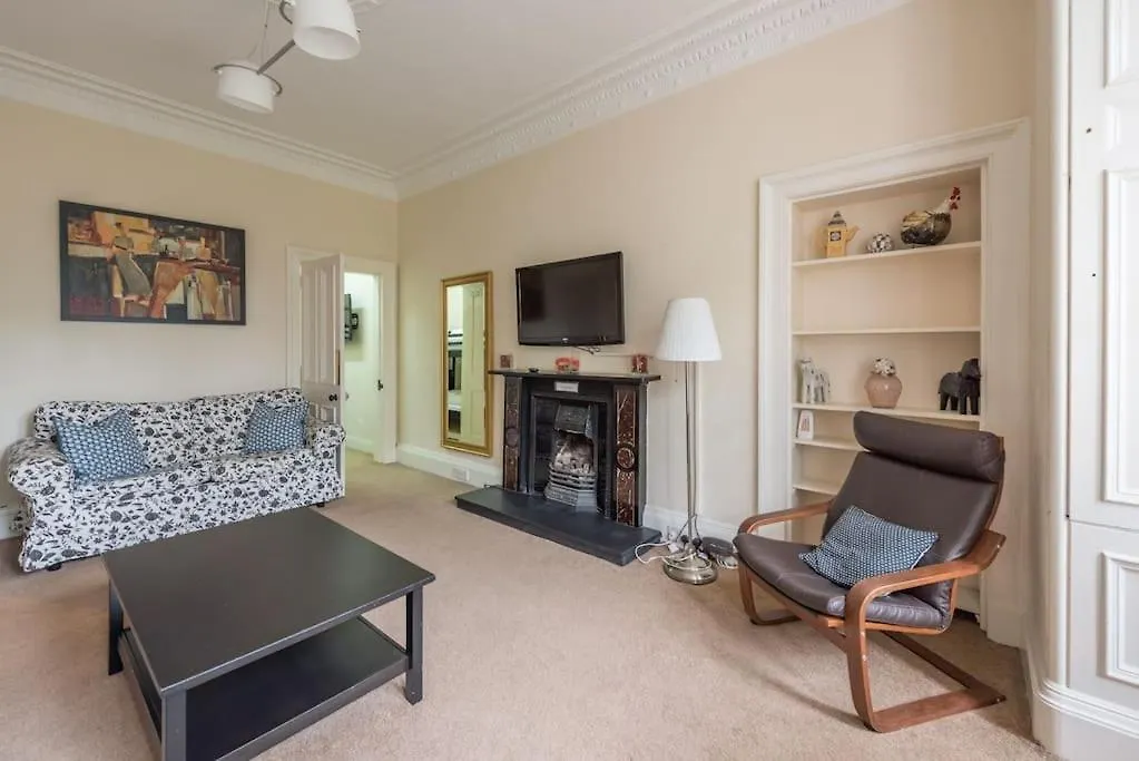 Beautiful 2 Bed 2 Bath Flat Overlooking Meadows Park Edynburg