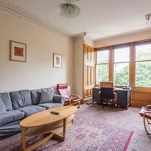 3 Bed Overlooking Meadows Park Apartment